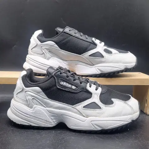 아디다스 팔콘 여성 운동화235