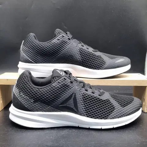 리복 앤들리스 로드3 런닝화 275