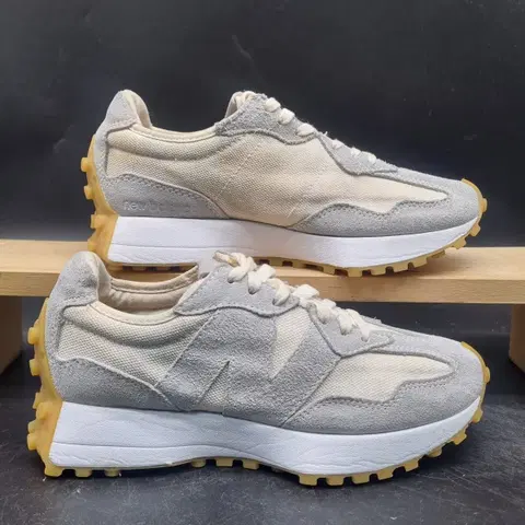 뉴발란스 327 언다이드 화이트스니커즈 230