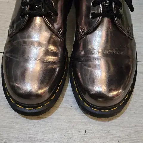 닥터마틴 3혼 단화 실버유광 240 미리
