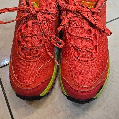 노스페이스 트레킹화 여성 230 미리 정품