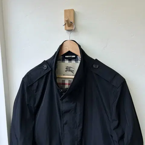 15329 - 버버리 블랙 나일론 자켓