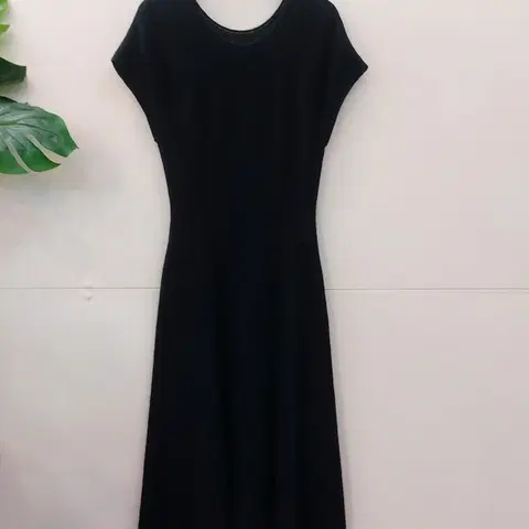 HUE 홀가먼트 울 니팅원피스 블랙 55~66