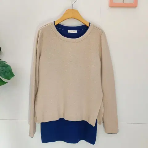 한섬 SJSJ 베이지/딥블루 배색 니트 55~66