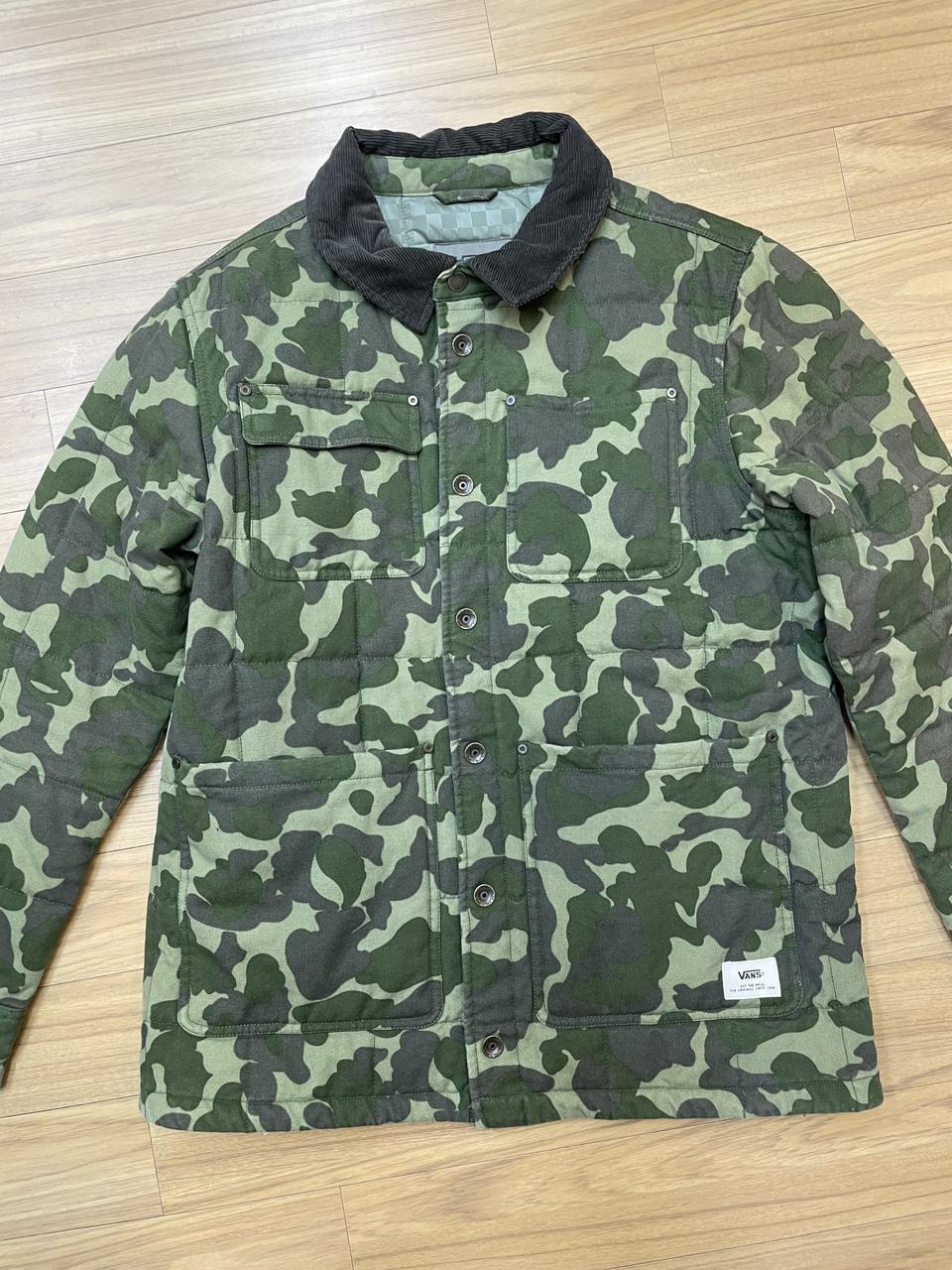 반스 카모 자켓 L사이즈 판매합니다. 겉감은 면 100%로 제작되었고 안