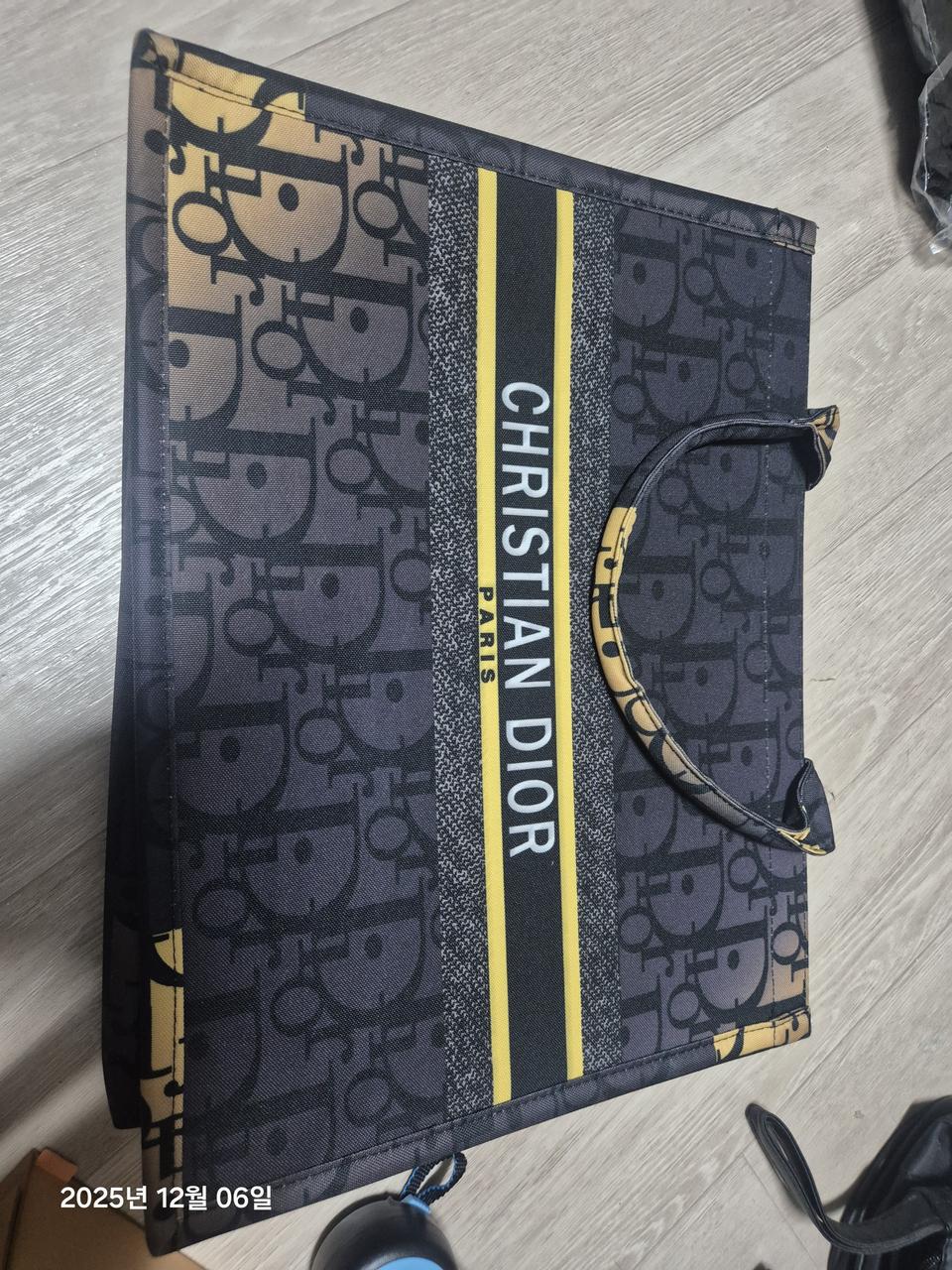 디올 토트백  s.t