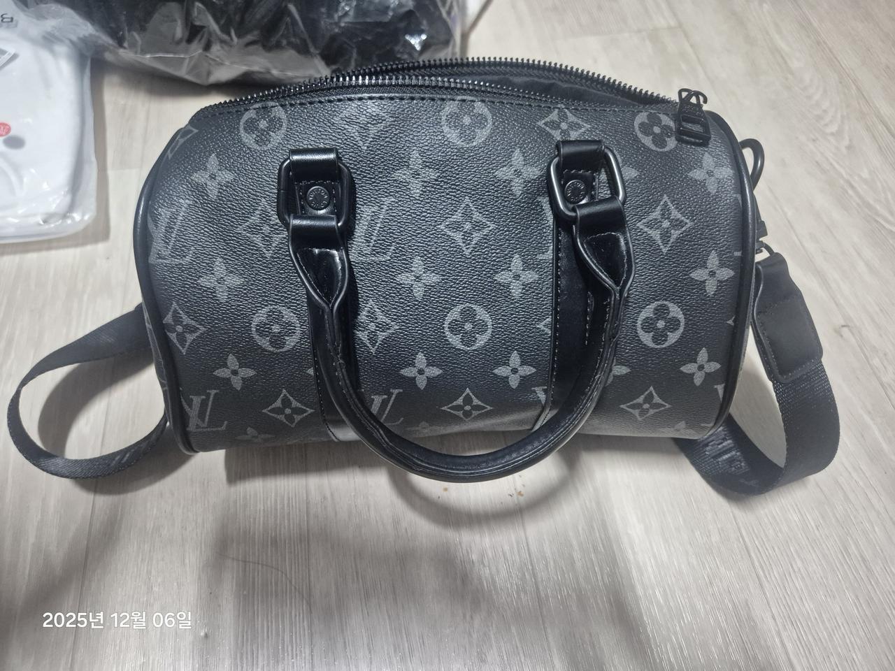 루이비통 s.t 크로스백