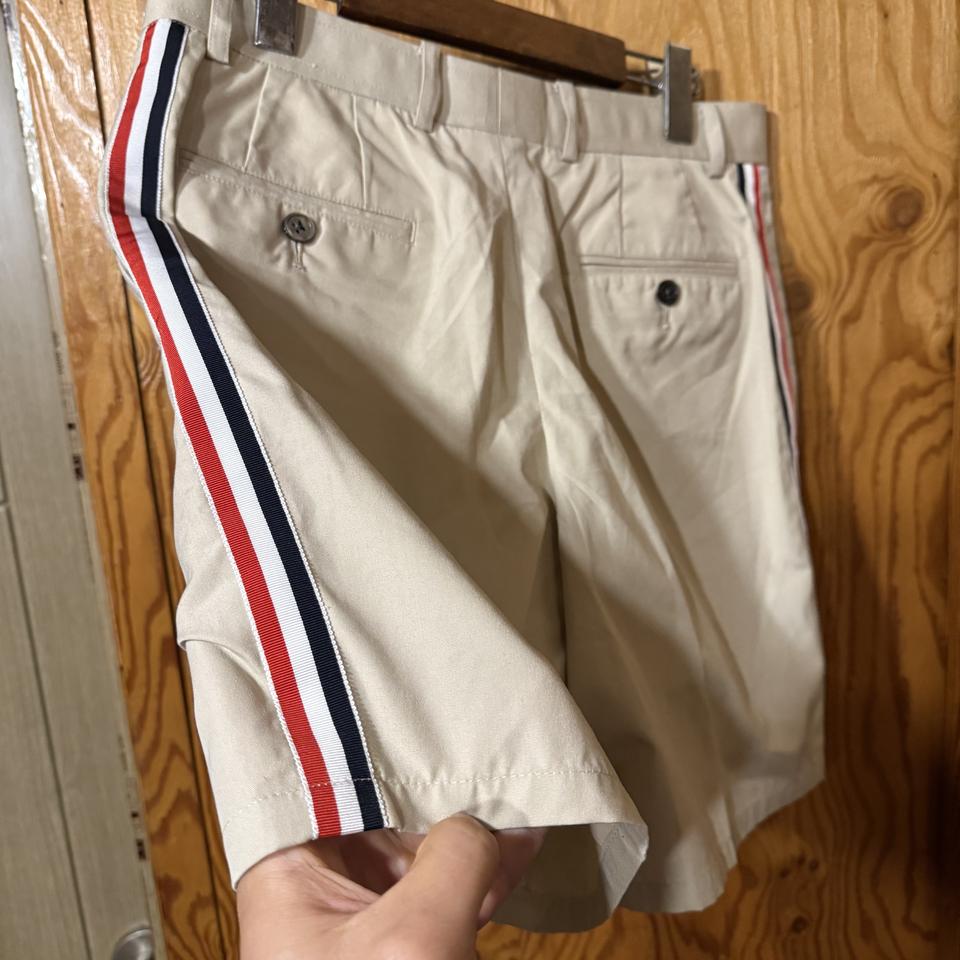 톰브라운 플랫 프론트 반바지