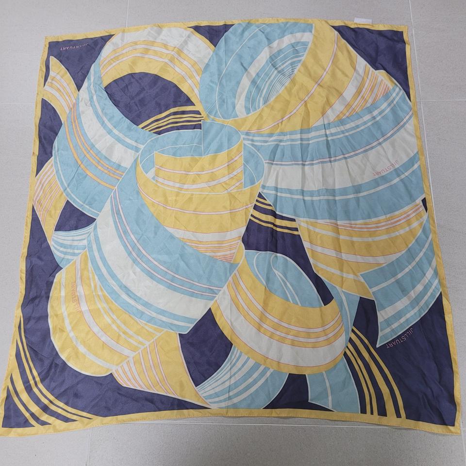 가격제안!!  질스튜어트 스카프  패턴 실크100%