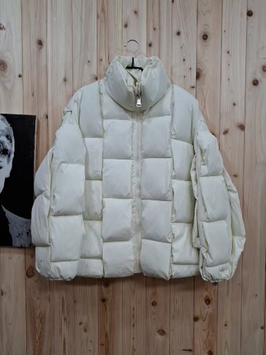 스퀘어 엠보싱 패딩