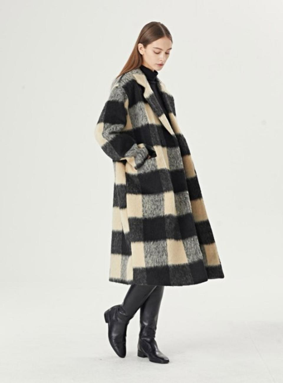 베이지 체크 롱코트 (새상품)