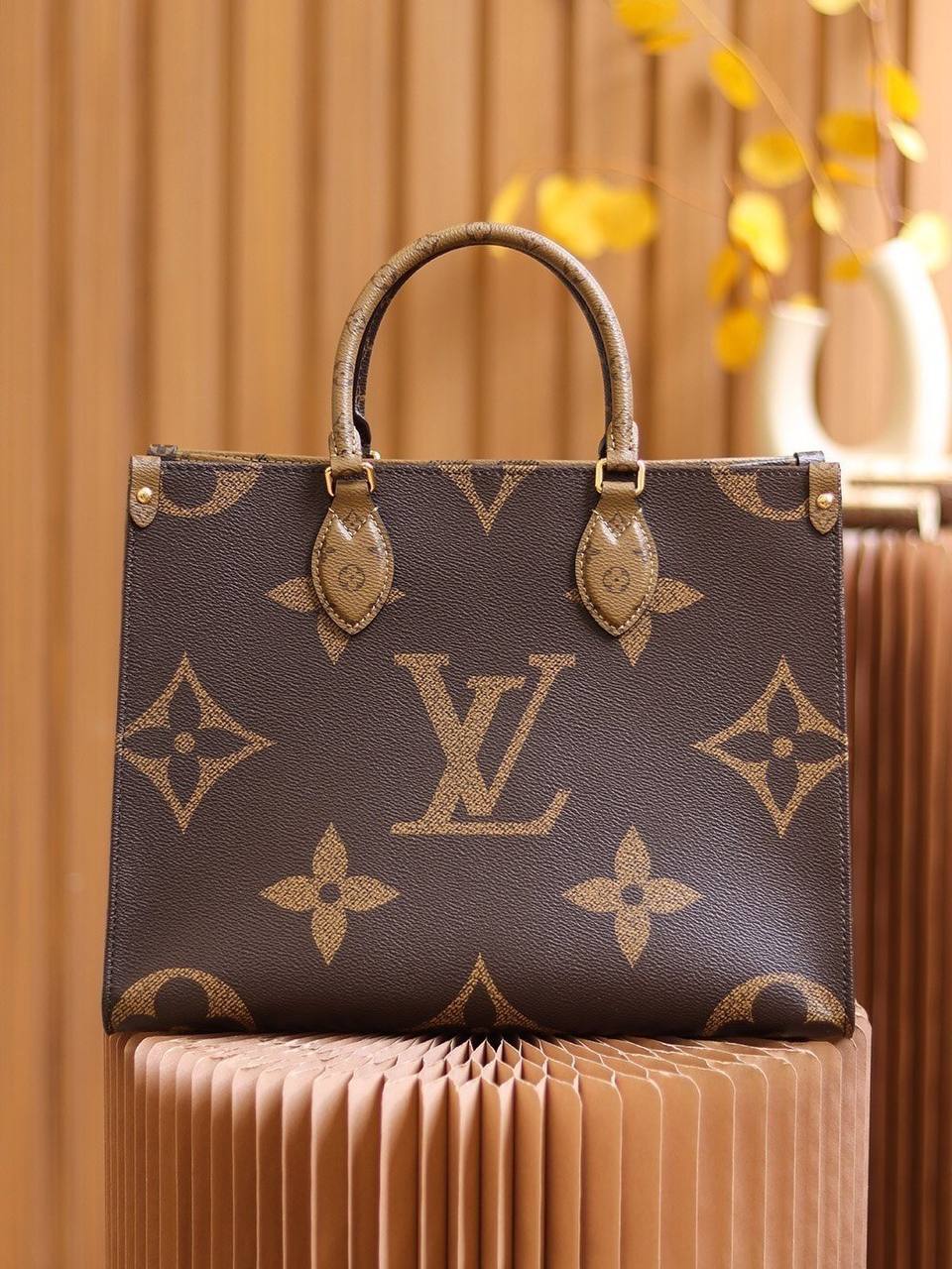 루이 비통 온더고 PM(Louis Vuitton OnTheGo PM)