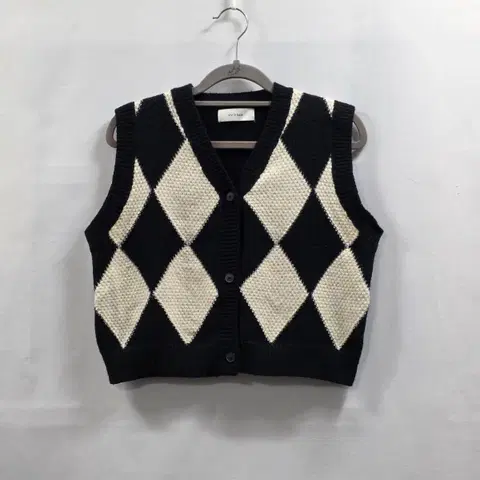 0158 [vivi s type]비비스타입 아가일 니트 조끼 블랙