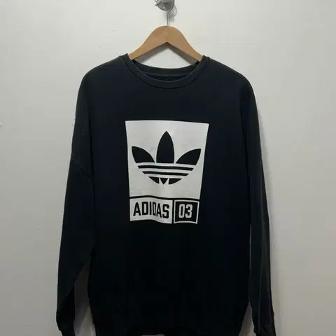 아디다스 03 블랙 맨투맨 티셔츠 기모 110사이즈
