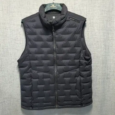 데상트 남성 듀얼리스 경량 튜브 다운 베스트 105