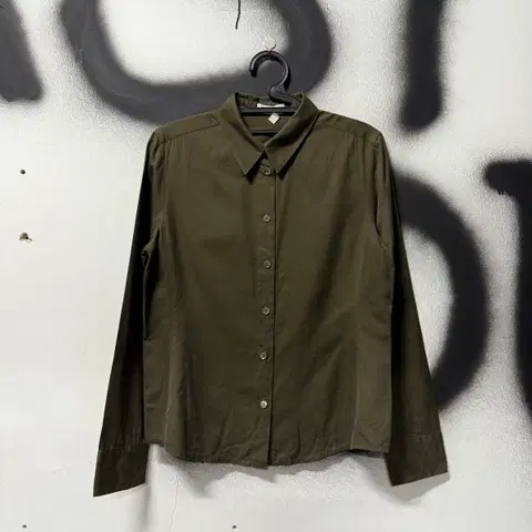 켈빈클라인 이태리 딥 카키 크롭 셔츠 블라우스