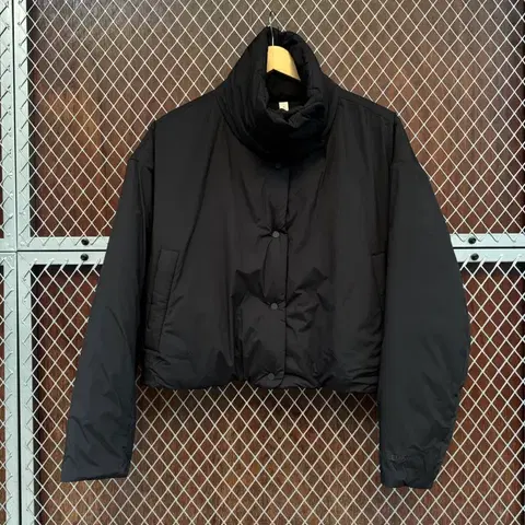 룰루레몬 블랙 푸퍼 크롭 하이넥 패딩 자켓 6