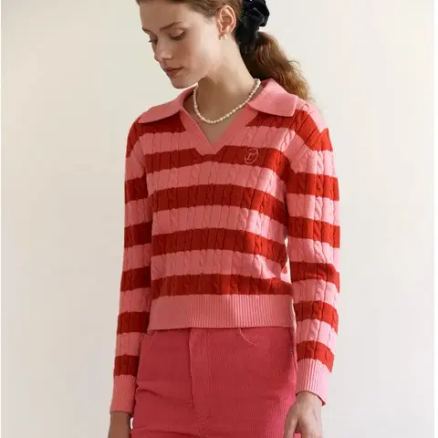 로라로라 브이넥 핑크 배색 케이블 스트라이프 오픈 카라 크롭 니트