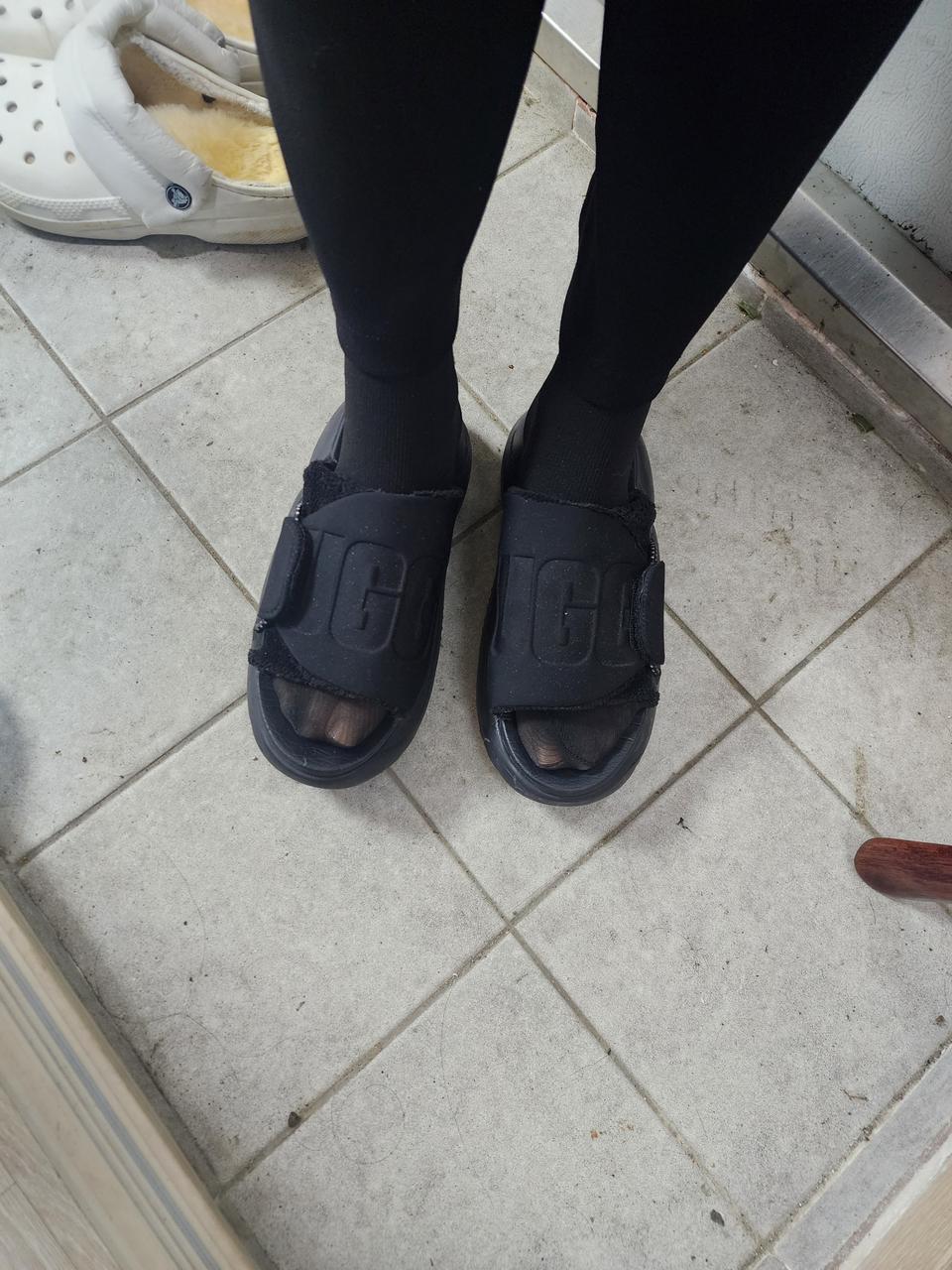 UGG 어그 슬리퍼 블랙