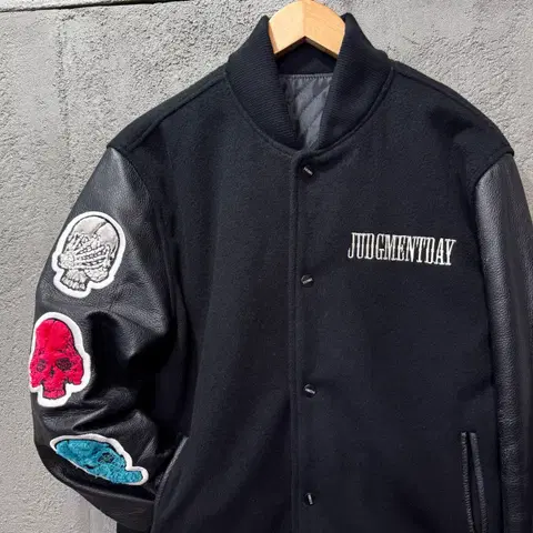 [M] 스컬 패치 빈티지 바시티 자켓