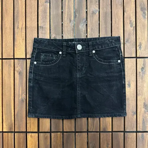 [27] 게스 로우라이즈 블랙 데님 미니 스커트