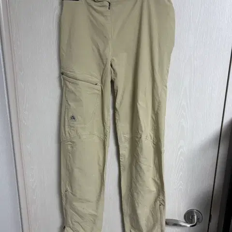 나이키 베이지색 ACG팬츠 S사이즈팜