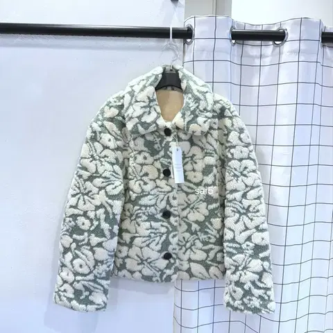 새상품 써스데이아일랜드 시어링자켓