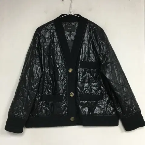 22 오즈세컨 크리스탈 퀼팅 레더 패딩 점퍼