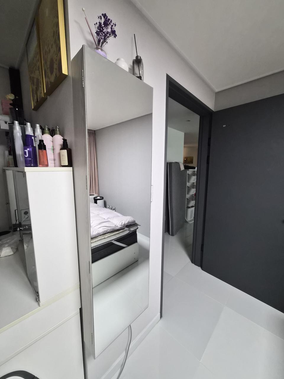 전신거울 수납장