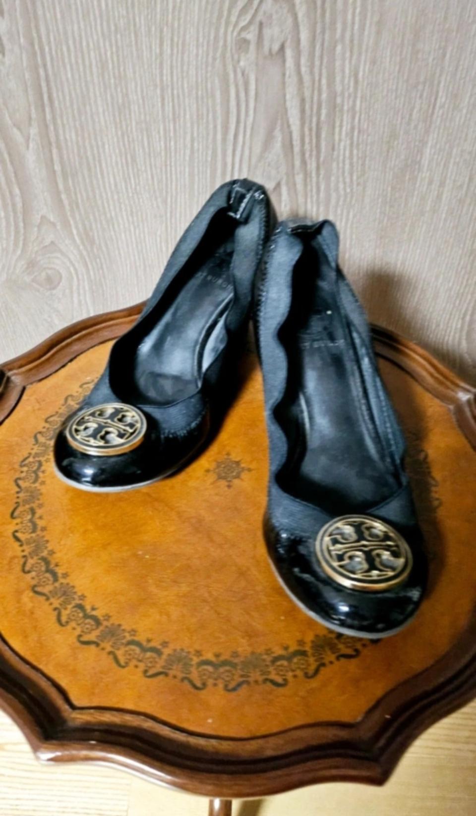 토리버찌 웨지힐 정품