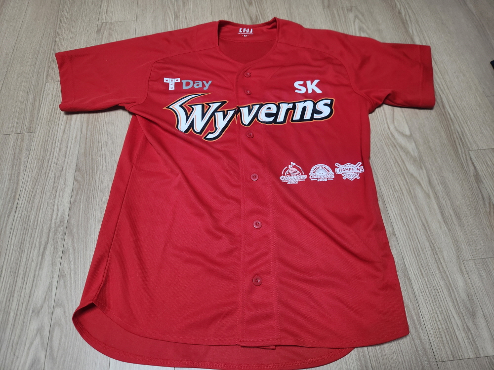 2.SK 와이번스 T데이 우승 이벤트 사인 유니폼 사이즈 95 판매합니다
