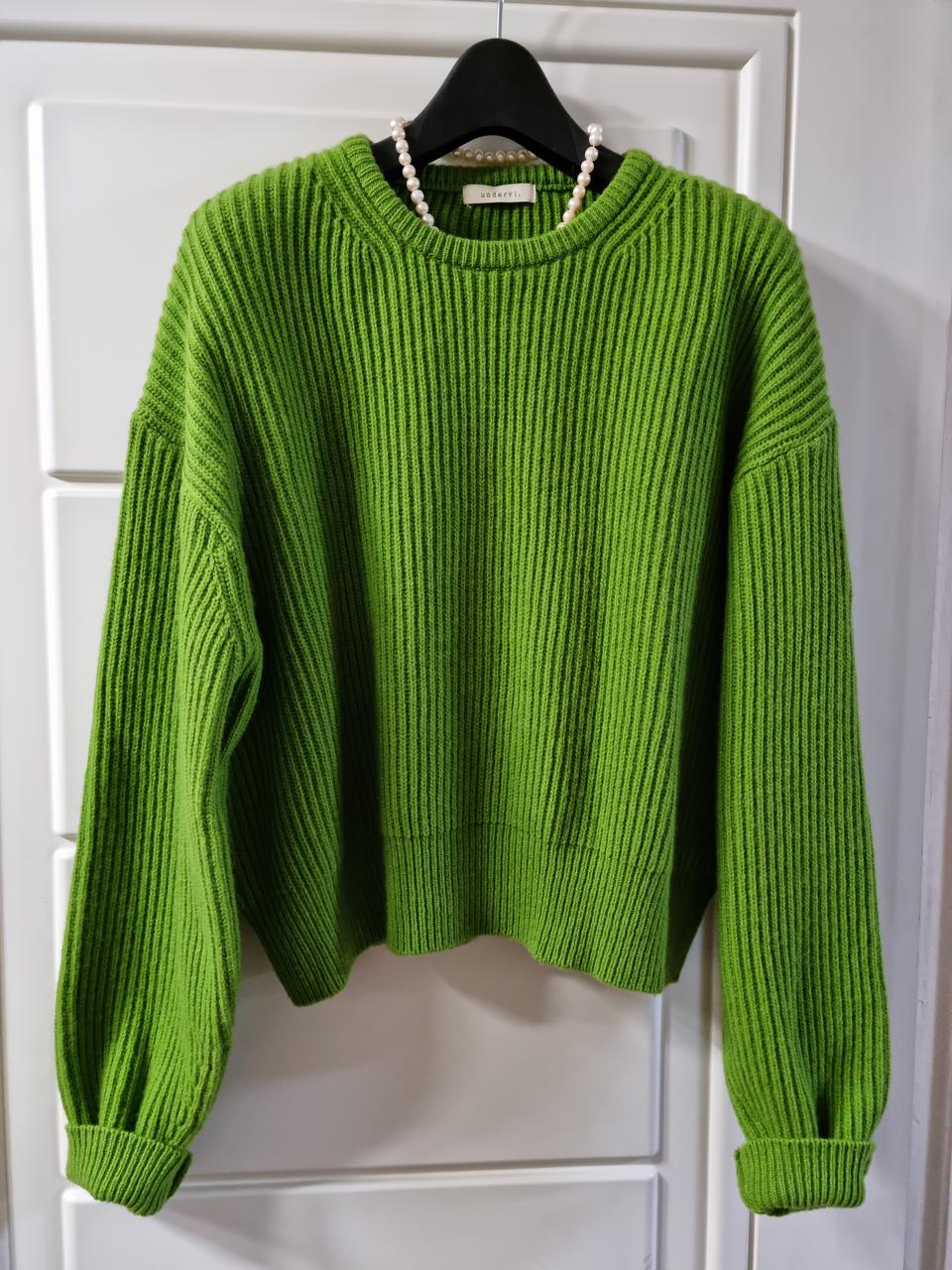 올리브그린 루즈핏 세미크롭 니트