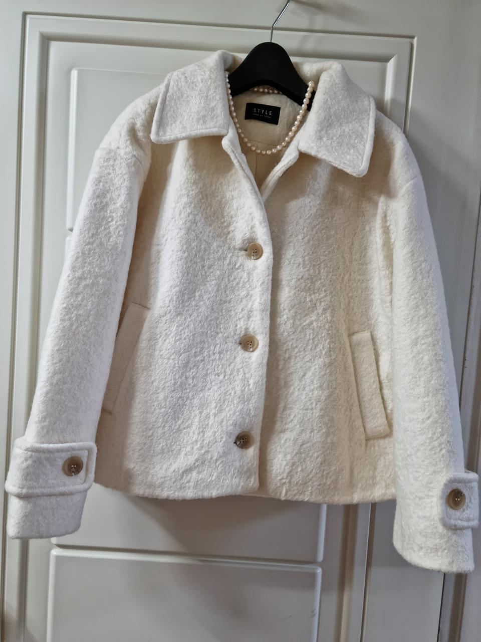 크림아이보리 부클 오버핏 누빔안감 자켓