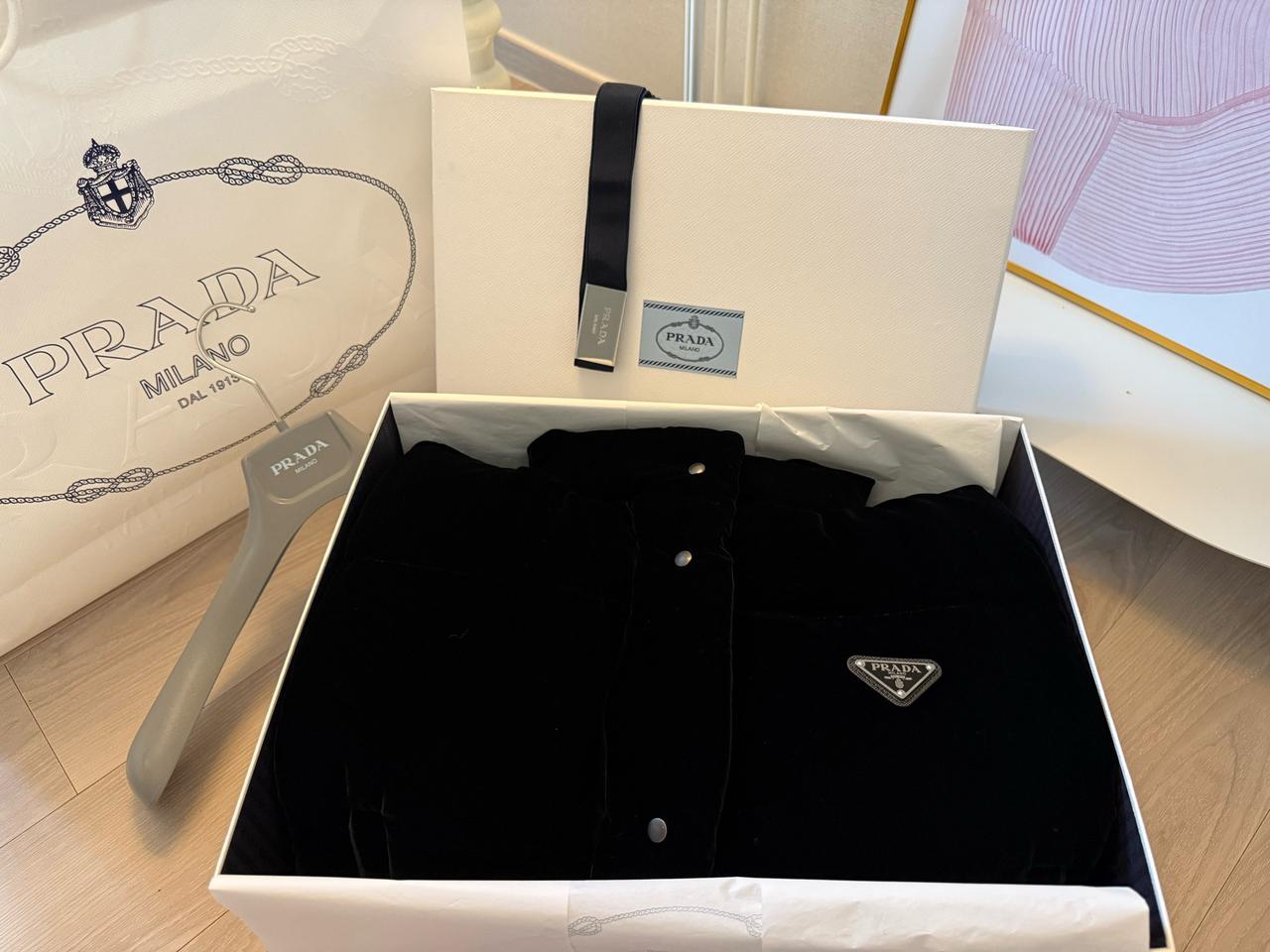 프라다 벨벳 크롭 패딩xs