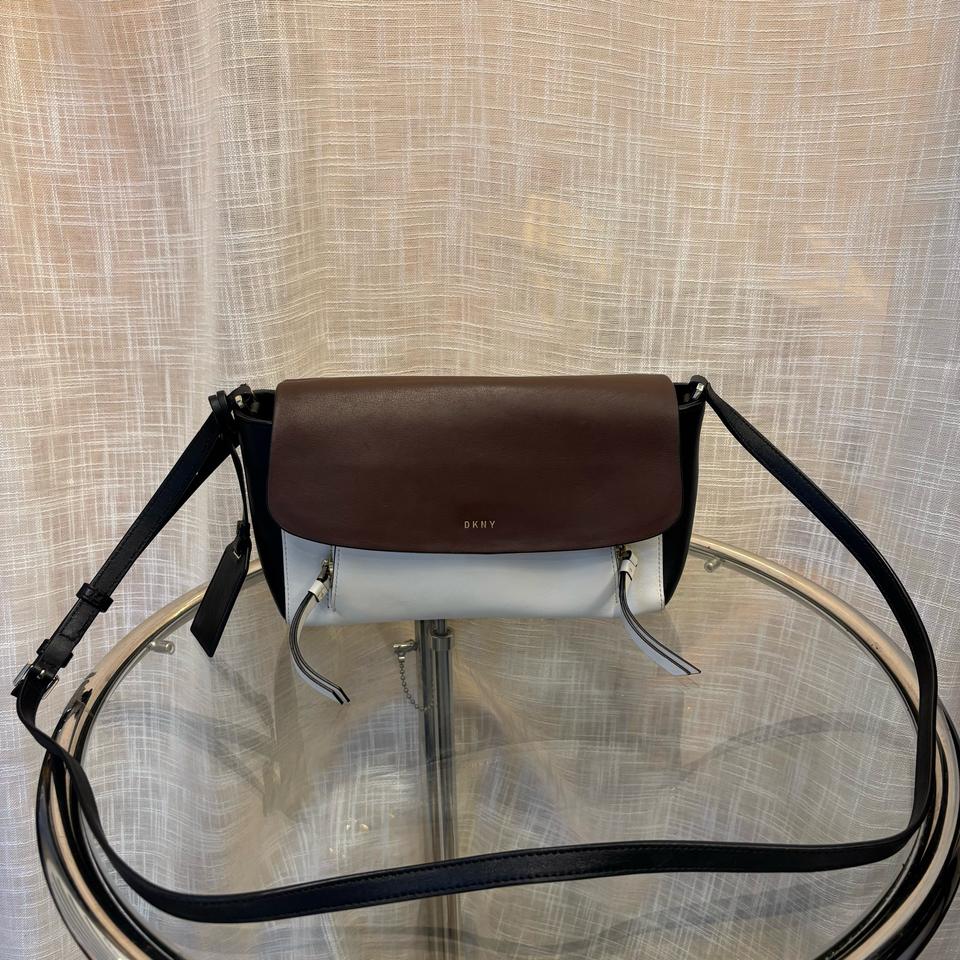 정품 DKNY 가죽 크로스백