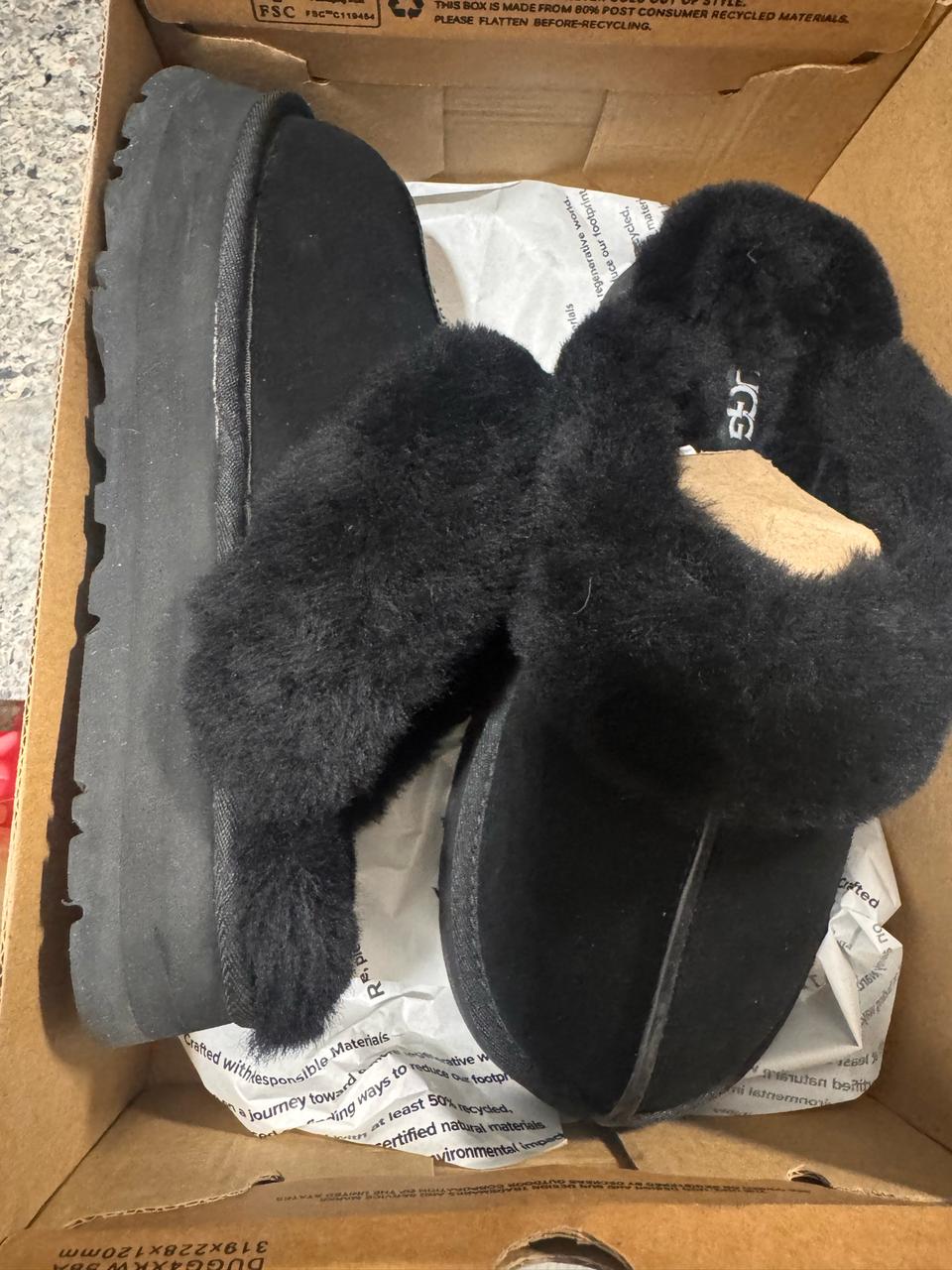 UGG 어그 디스케트 블랙 털 슬리퍼 235-240 황금사이즈