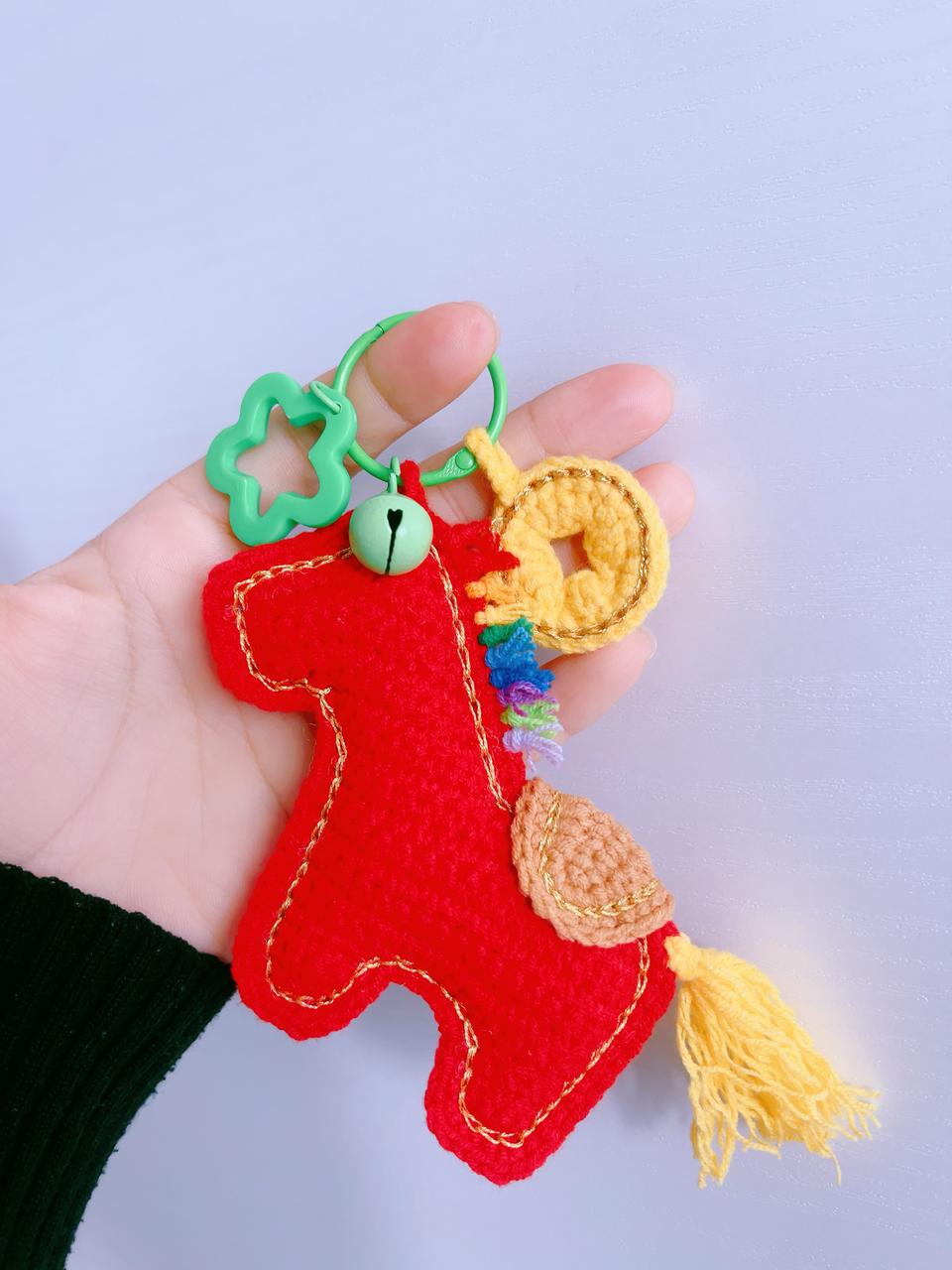 손뜨개 붉은말 키링