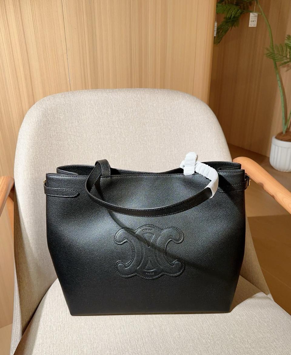 셀린느 아나이스 카바스 숄더백