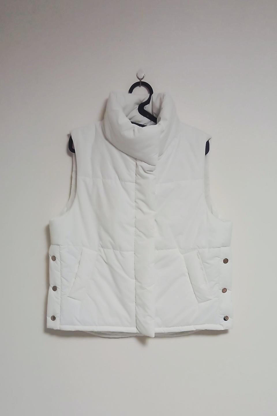 화이트 패딩 조끼 //새상품
