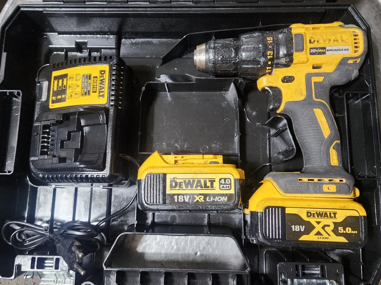 디월트 18v 충전드릴 DCD7771 팝니다