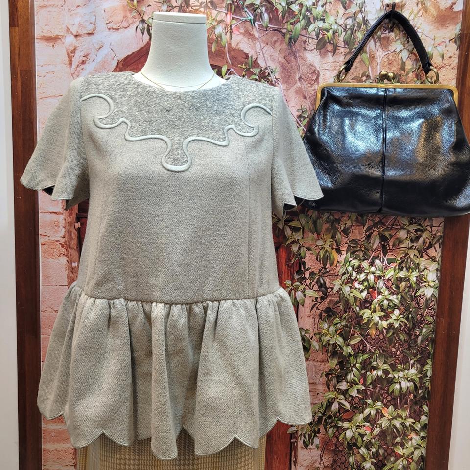 오즈세컨 반소매 셔링 블라우스