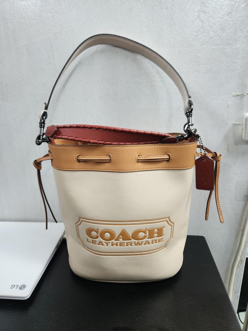 (정품) 코치 (COACH) 여성 필드 버킷백