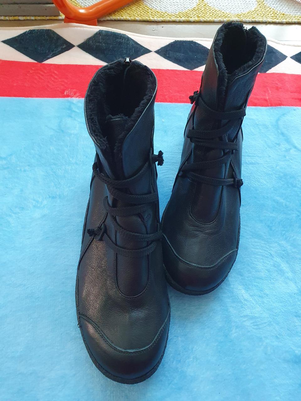 양가죽  퍼 스니커즈 앵글 부츠 240