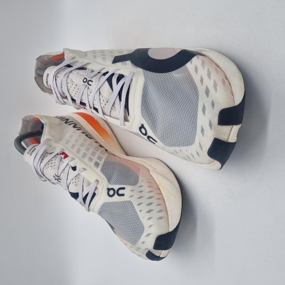 온 러닝 클라우드붐 스트라이크 화이트 블랙 남성 295mm