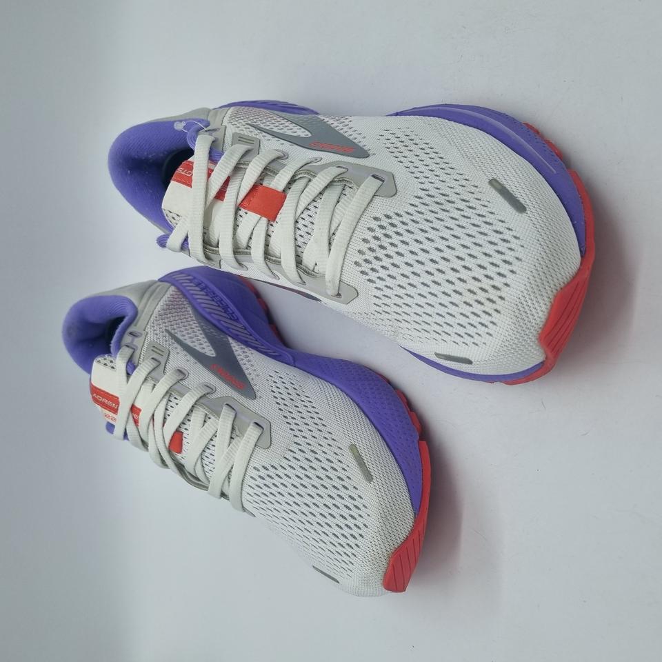 브룩스 아드레날린 GTS 22 화이트/코랄/퍼플 여성 255mm