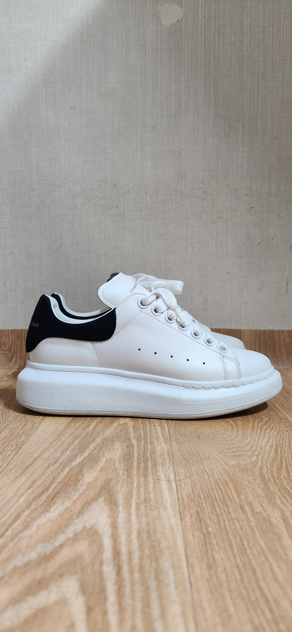 (230~235)알렉산더맥퀸 스웨이드블랙탭 알렉산더맥퀸운동화 스니커즈