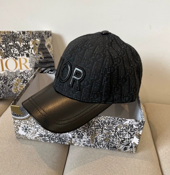 디올(Christian Dior) 신제품 원단 베이스볼 캡