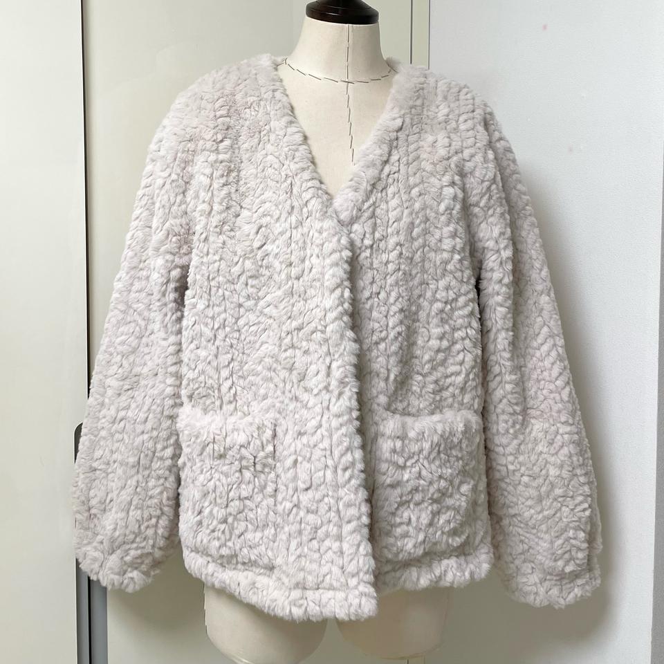 부들부들 아이보리 퍼 오버핏 점퍼