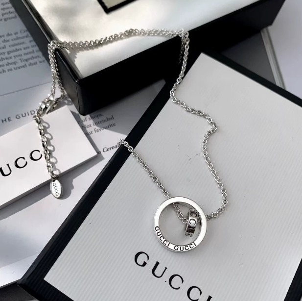 구찌 목걸이