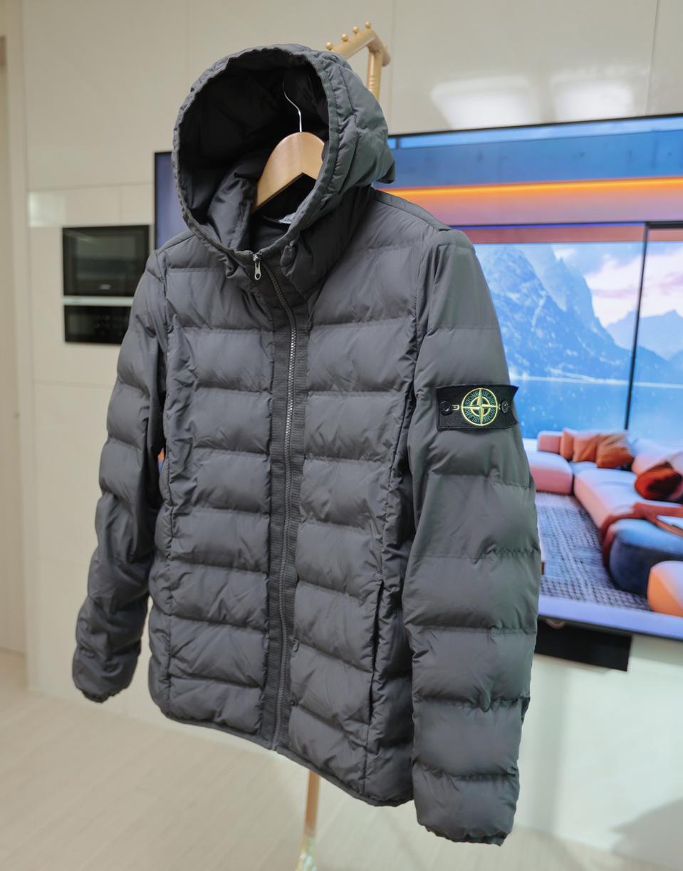 보온력은 묵직 착용감은 가볍 스톤아일랜드 구스다운